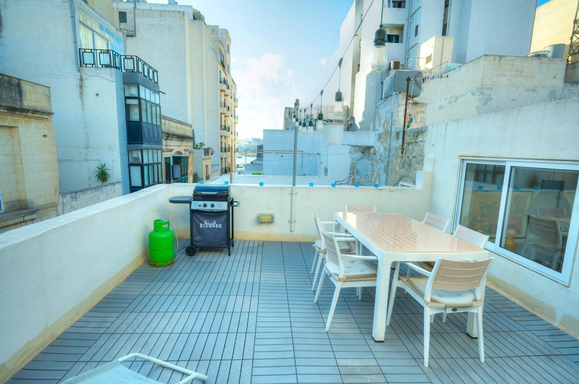 Seaview Sliema 30 Seconds To High Street & Ferry, 2X Double En-Suite Bedrooms, Modern Whole Traditional Townhouse, Kitchen, Living Area, & Roof Terrace Buitenkant foto