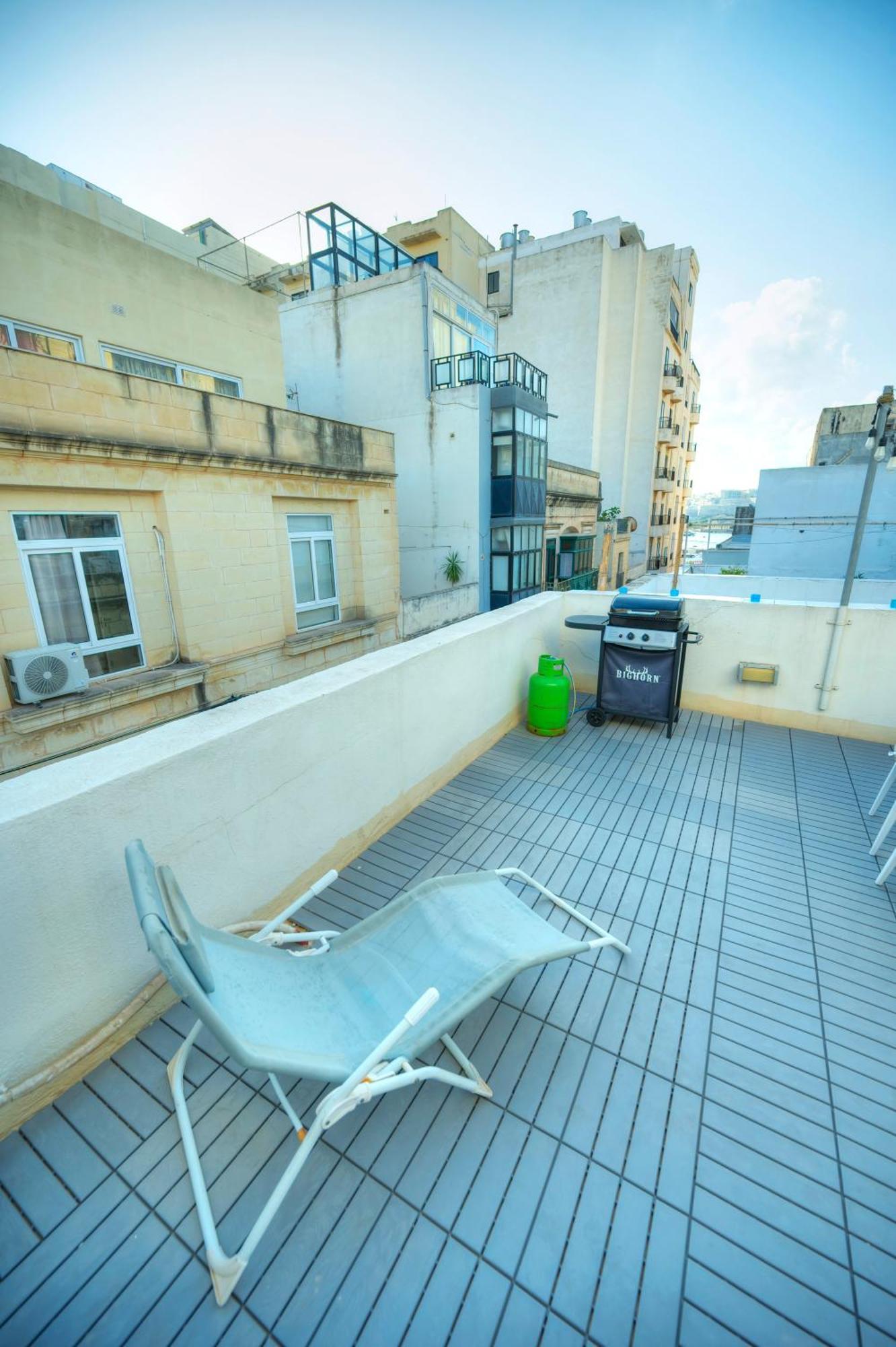 Seaview Sliema 30 Seconds To High Street & Ferry, 2X Double En-Suite Bedrooms, Modern Whole Traditional Townhouse, Kitchen, Living Area, & Roof Terrace Buitenkant foto
