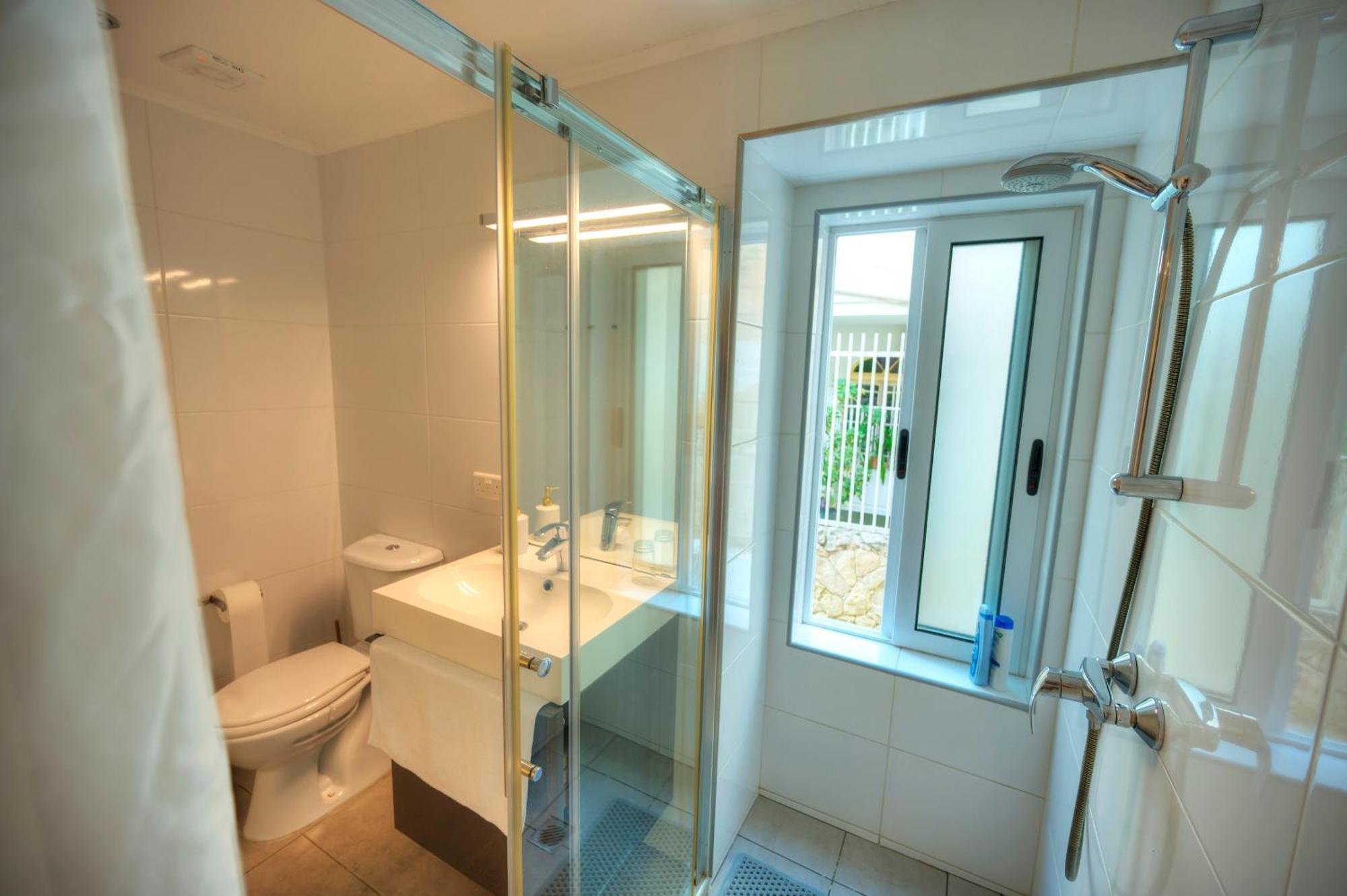 Seaview Sliema 30 Seconds To High Street & Ferry, 2X Double En-Suite Bedrooms, Modern Whole Traditional Townhouse, Kitchen, Living Area, & Roof Terrace Buitenkant foto