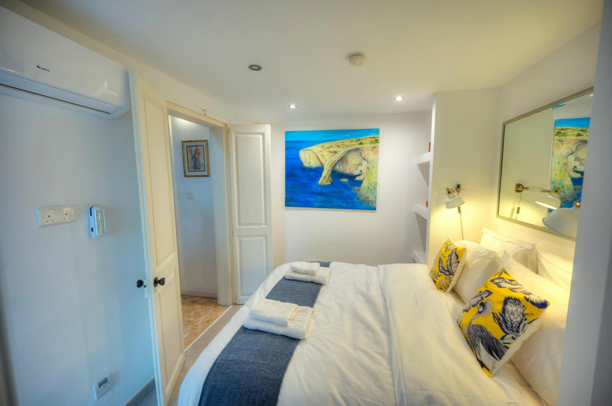 Seaview Sliema 30 Seconds To High Street & Ferry, 2X Double En-Suite Bedrooms, Modern Whole Traditional Townhouse, Kitchen, Living Area, & Roof Terrace Buitenkant foto