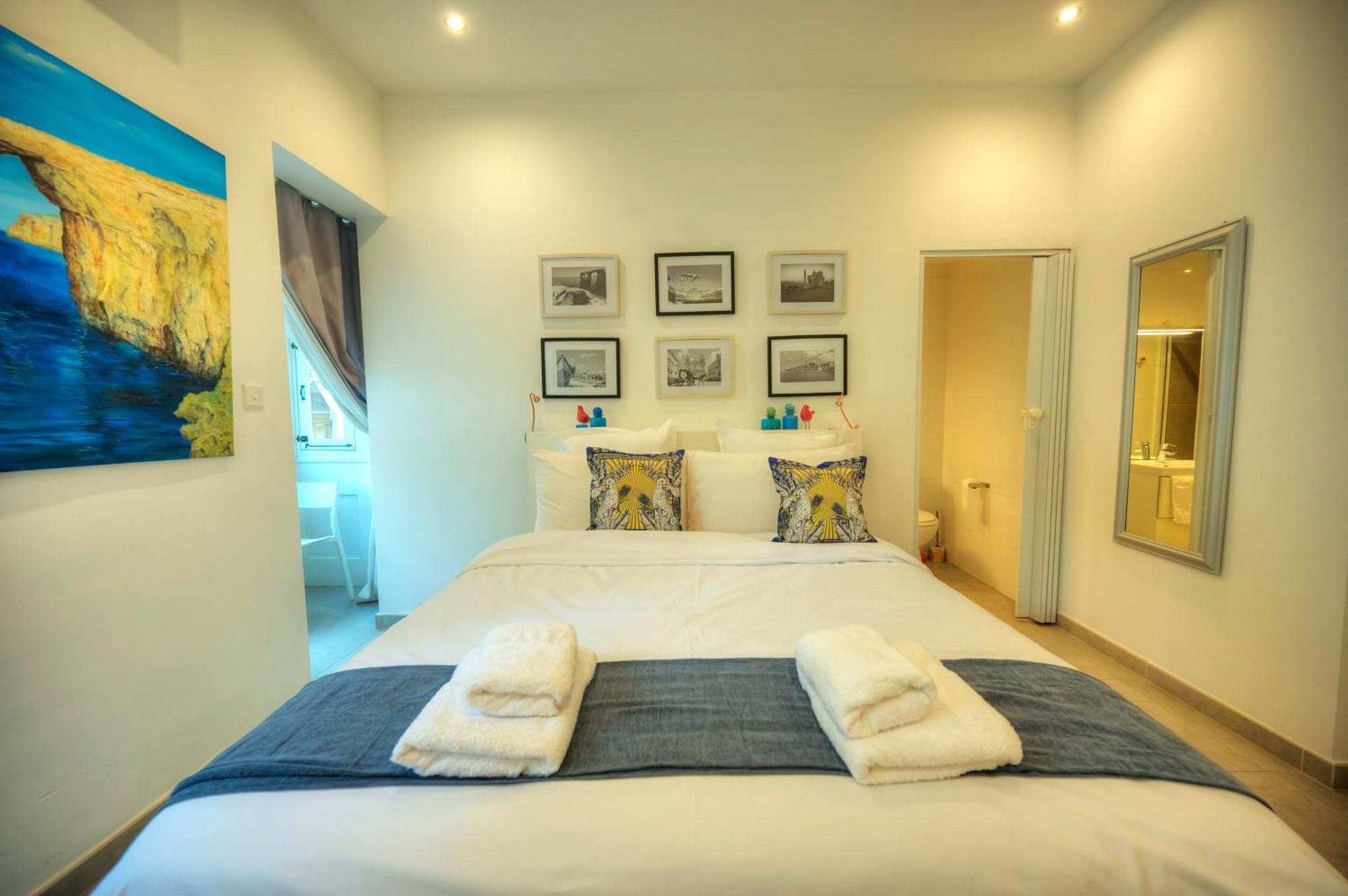 Seaview Sliema 30 Seconds To High Street & Ferry, 2X Double En-Suite Bedrooms, Modern Whole Traditional Townhouse, Kitchen, Living Area, & Roof Terrace Buitenkant foto