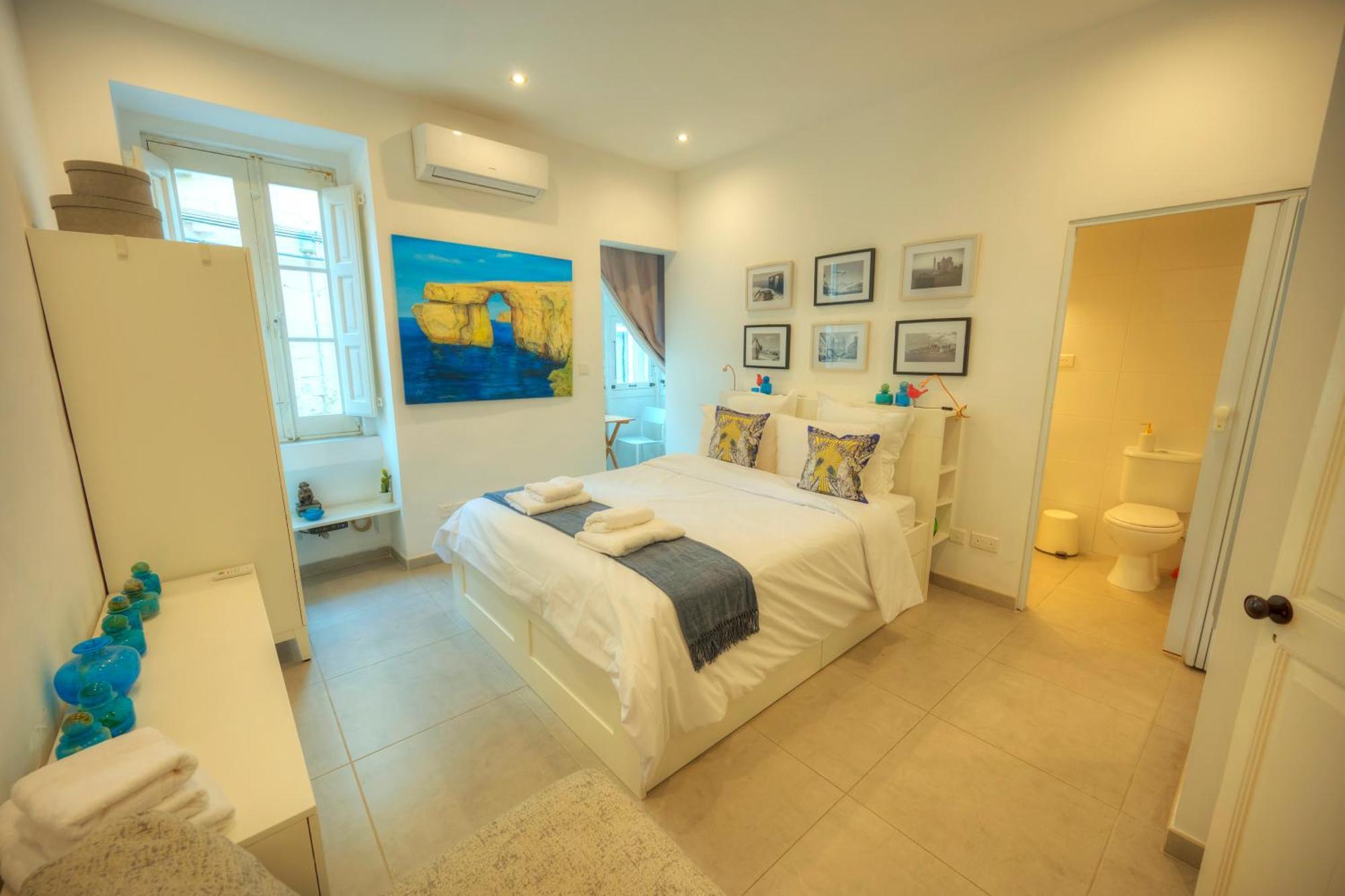 Seaview Sliema 30 Seconds To High Street & Ferry, 2X Double En-Suite Bedrooms, Modern Whole Traditional Townhouse, Kitchen, Living Area, & Roof Terrace Buitenkant foto